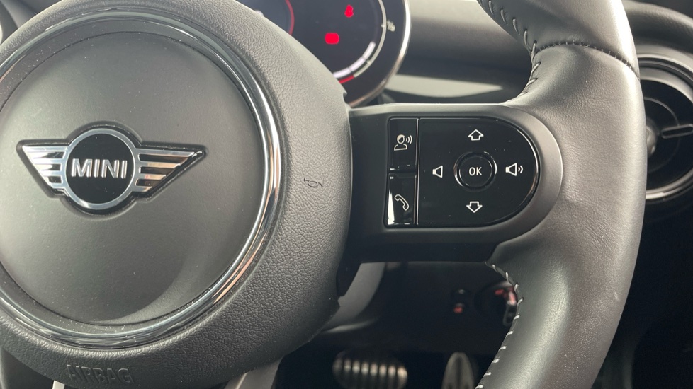MINI Hatchback 1.5 Cooper Sport 3dr Auto [Comfort/Nav Pack] Petrol Hatchback - Image 18
