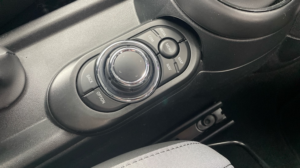 MINI Hatchback 1.5 Cooper Sport 3dr Auto [Comfort/Nav Pack] Petrol Hatchback - Image 19