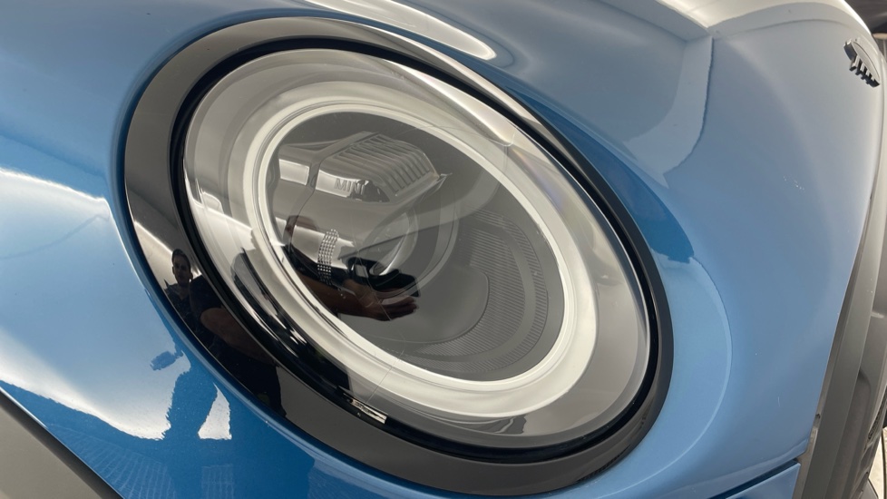 MINI Hatchback 1.5 Cooper Sport 3dr Auto [Comfort/Nav Pack] Petrol Hatchback - Image 23
