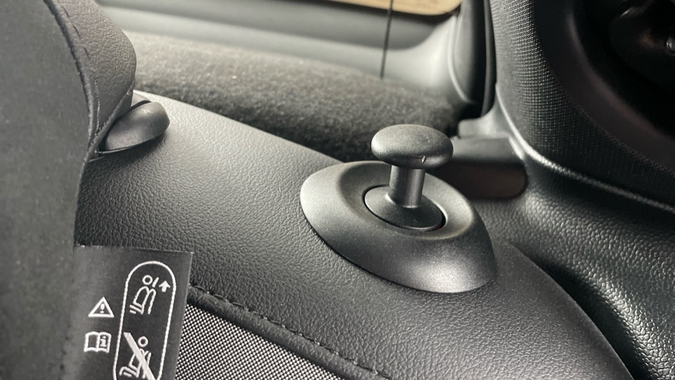 MINI Hatchback 1.5 Cooper Sport 3dr Auto [Comfort/Nav Pack] Petrol Hatchback - Image 38