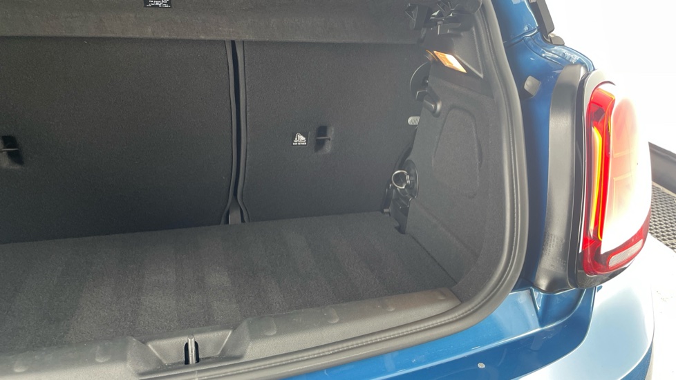 MINI Hatchback 1.5 Cooper Sport 3dr Auto [Comfort/Nav Pack] Petrol Hatchback - Image 40