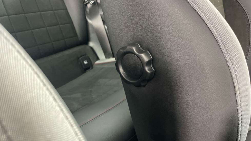 MINI Hatchback 1.5 Cooper Sport 3dr Auto [Comfort/Nav Pack] Petrol Hatchback - Image 52
