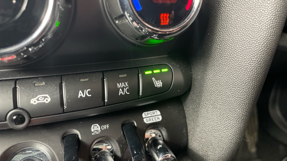 MINI Hatchback 1.5 Cooper Sport 3dr Auto [Comfort/Nav Pack] Petrol Hatchback - Image 57