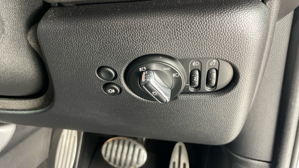 MINI Hatchback 1.5 Cooper Sport 5dr Auto Petrol Hatchback - Image 52