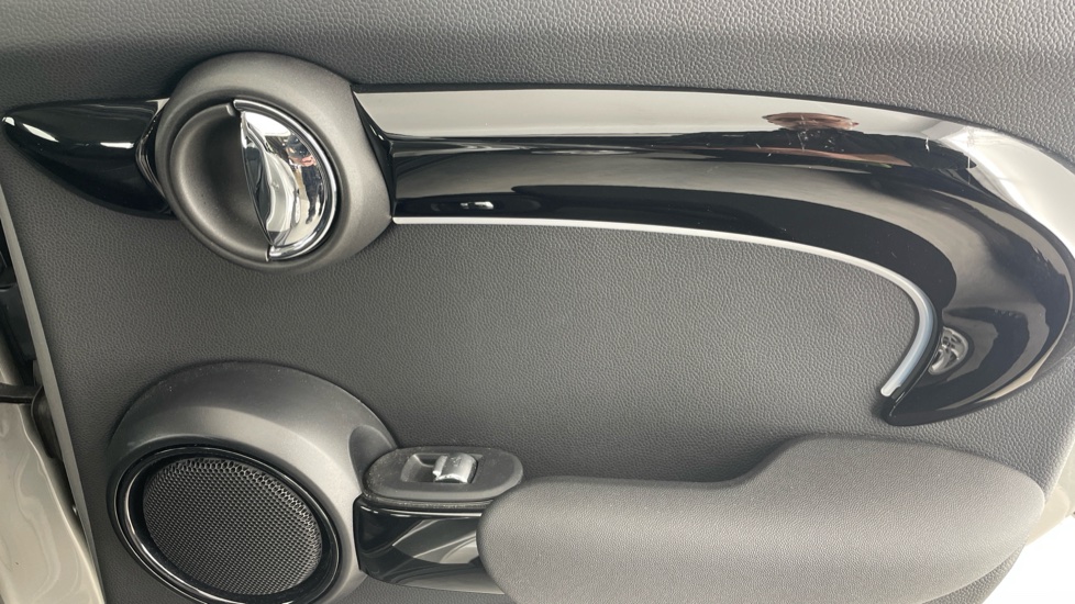 MINI Hatchback 1.5 Cooper Classic 5dr Auto Petrol Hatchback - Image 40