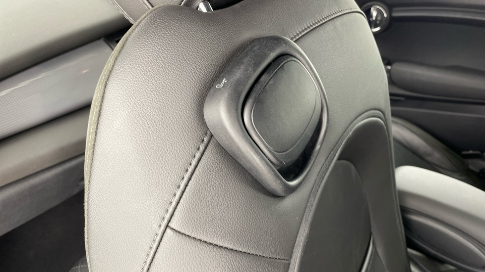 MINI Hatchback 1.5 Cooper Sport II 3dr Petrol Hatchback - Image 30