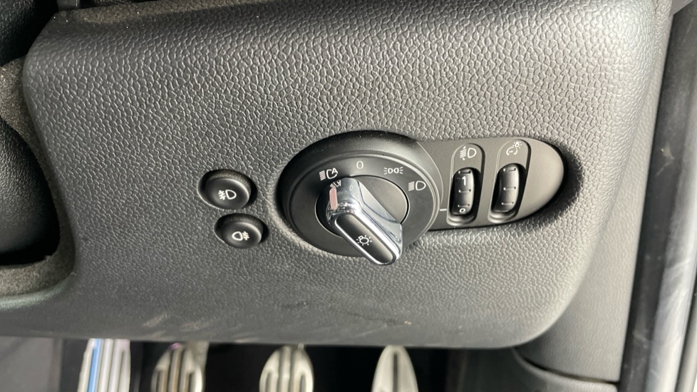 MINI Hatchback 1.5 Cooper Sport II 3dr Petrol Hatchback - Image 52