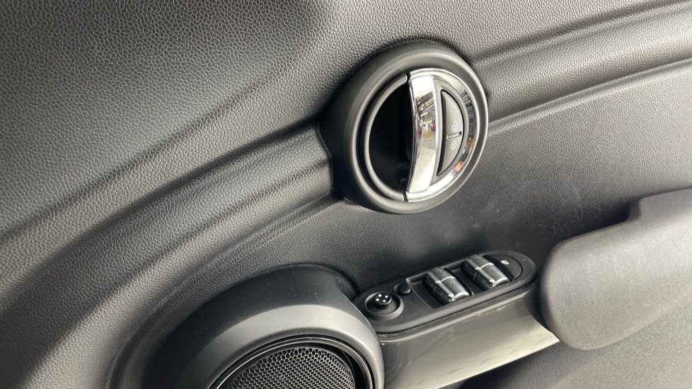 MINI Hatchback 1.5 Cooper Sport II 5dr Auto Petrol Hatchback - Image 20