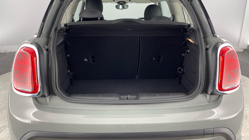 MINI Hatchback 1.5 Cooper Classic 3dr Petrol Hatchback - Image 13