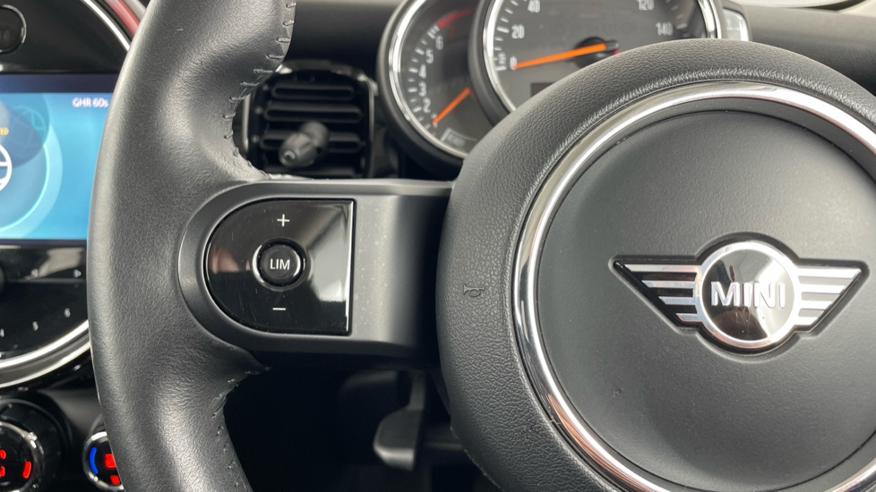 MINI Hatchback 1.5 Cooper Classic 3dr Petrol Hatchback - Image 17