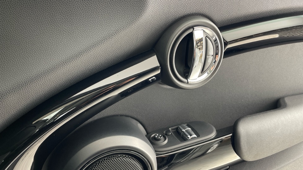 MINI Hatchback 1.5 Cooper Classic 3dr Petrol Hatchback - Image 20