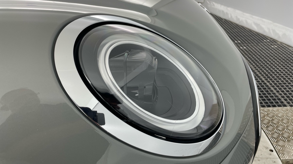 MINI Hatchback 1.5 Cooper Classic 3dr Petrol Hatchback - Image 23
