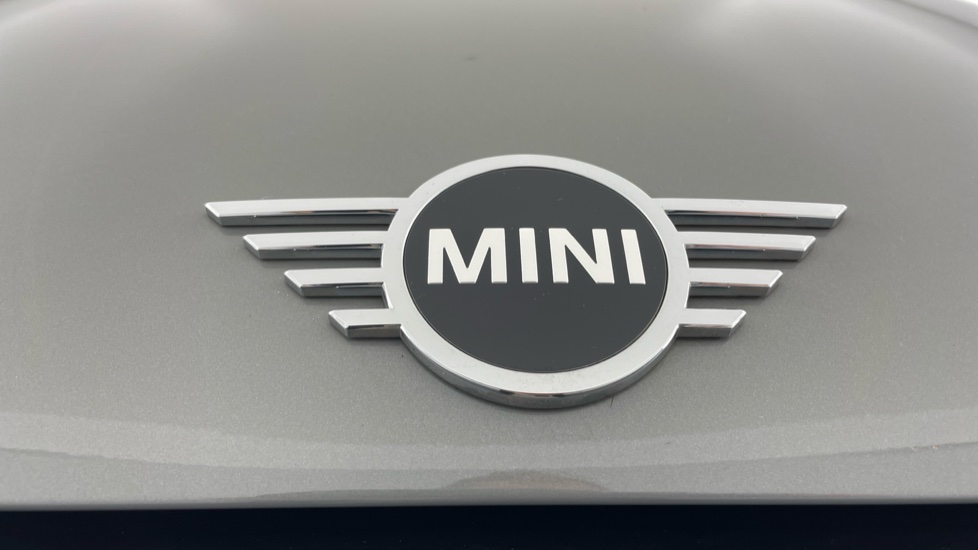 MINI Hatchback 1.5 Cooper Classic 3dr Petrol Hatchback - Image 24