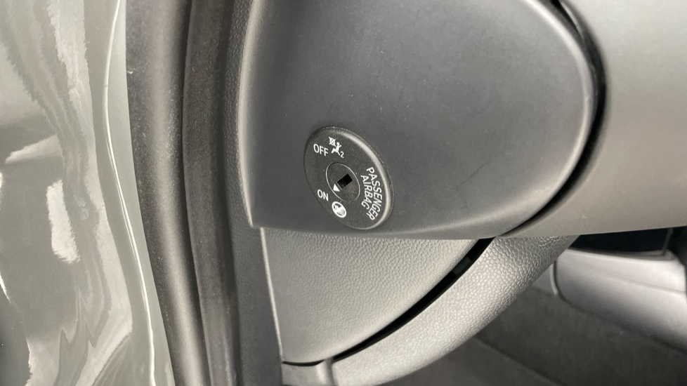 MINI Hatchback 1.5 Cooper Classic 3dr Petrol Hatchback - Image 29