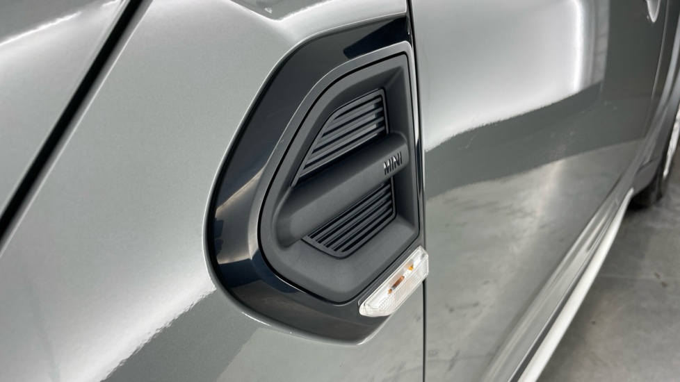 MINI Countryman 1.5 Cooper Classic 5dr Auto [Comfort/Nav+ Pack] Petrol Hatchback - Image 25