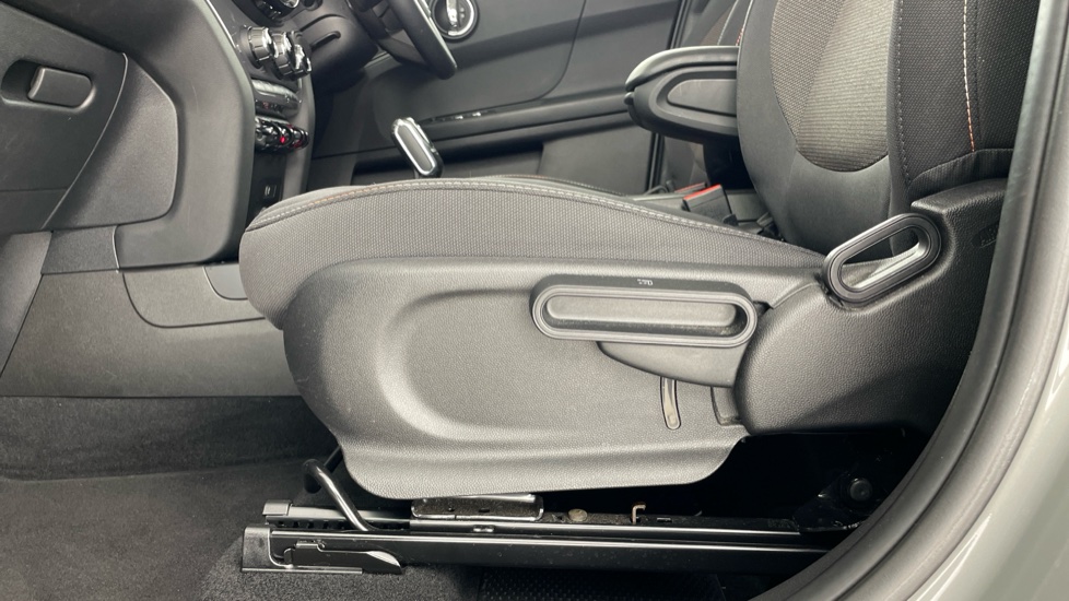 MINI Countryman 1.5 Cooper Classic 5dr Auto [Comfort/Nav+ Pack] Petrol Hatchback - Image 27