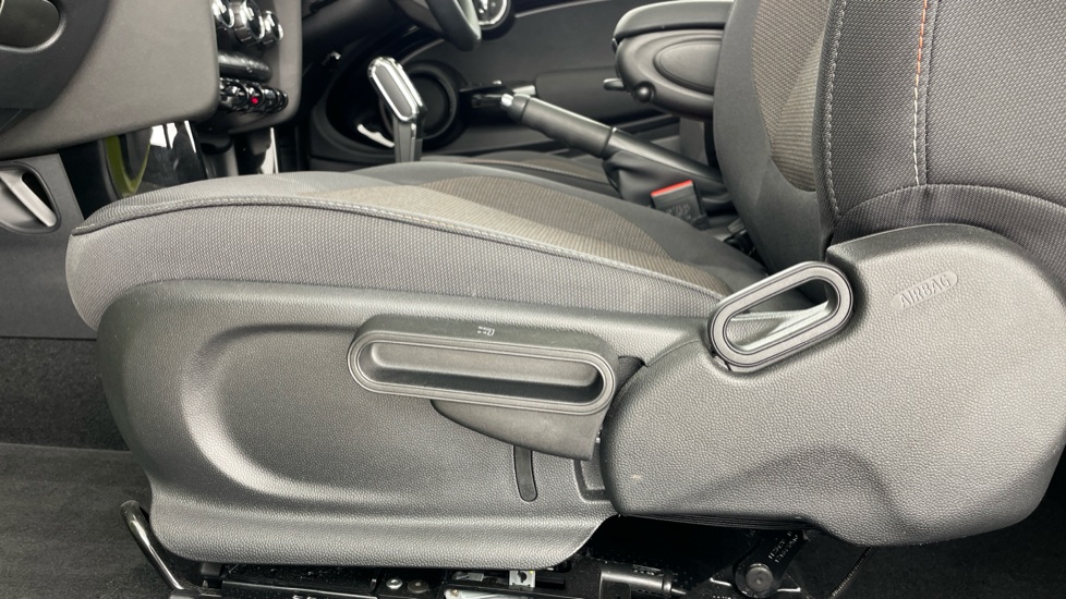MINI Hatchback 1.5 Cooper Classic 3dr Auto Petrol Hatchback - Image 27