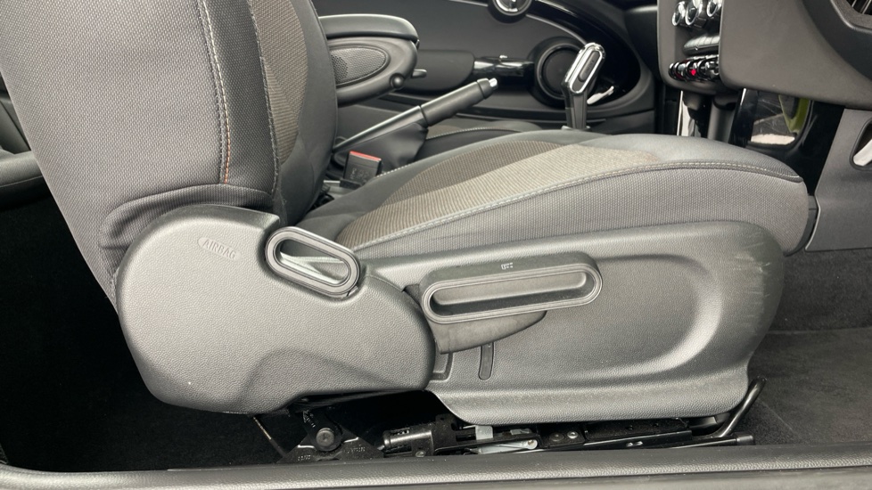 MINI Hatchback 1.5 Cooper Classic 3dr Auto Petrol Hatchback - Image 44