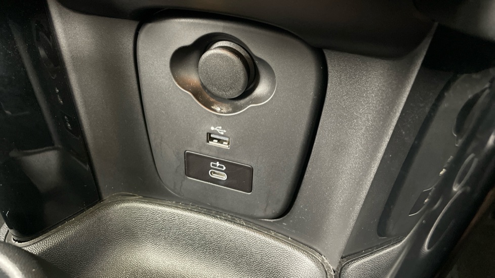 MINI Hatchback 1.5 Cooper Classic 3dr Auto Petrol Hatchback - Image 47