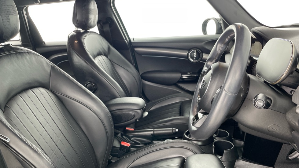 MINI Hatchback 1.5 Cooper Exclusive Premium 3dr Auto Petrol Hatchback - Image 11