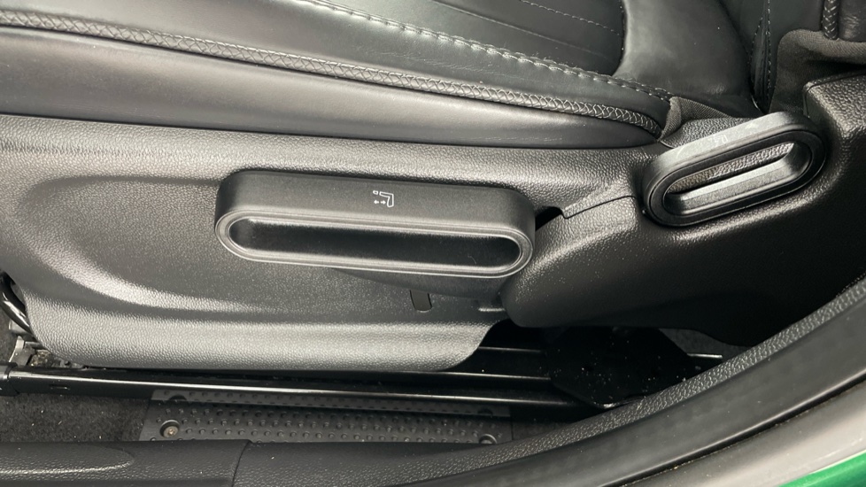 MINI Hatchback 1.5 Cooper Exclusive Premium 3dr Auto Petrol Hatchback - Image 27