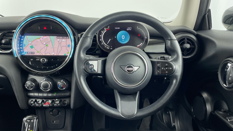 MINI Hatchback 1.5 Cooper Classic 3dr Auto [Comfort/Nav Pack] Petrol Hatchback - Image 5