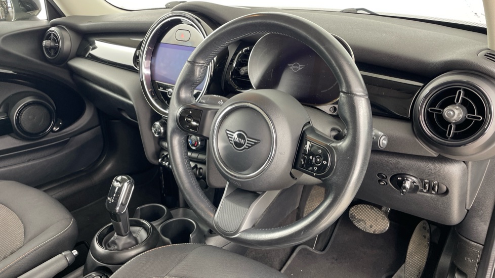 MINI Hatchback 1.5 Cooper Classic 3dr Auto [Comfort/Nav Pack] Petrol Hatchback - Image 6