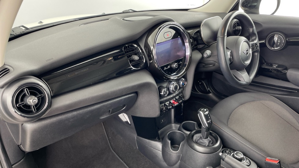 MINI Hatchback 1.5 Cooper Classic 3dr Auto [Comfort/Nav Pack] Petrol Hatchback - Image 7