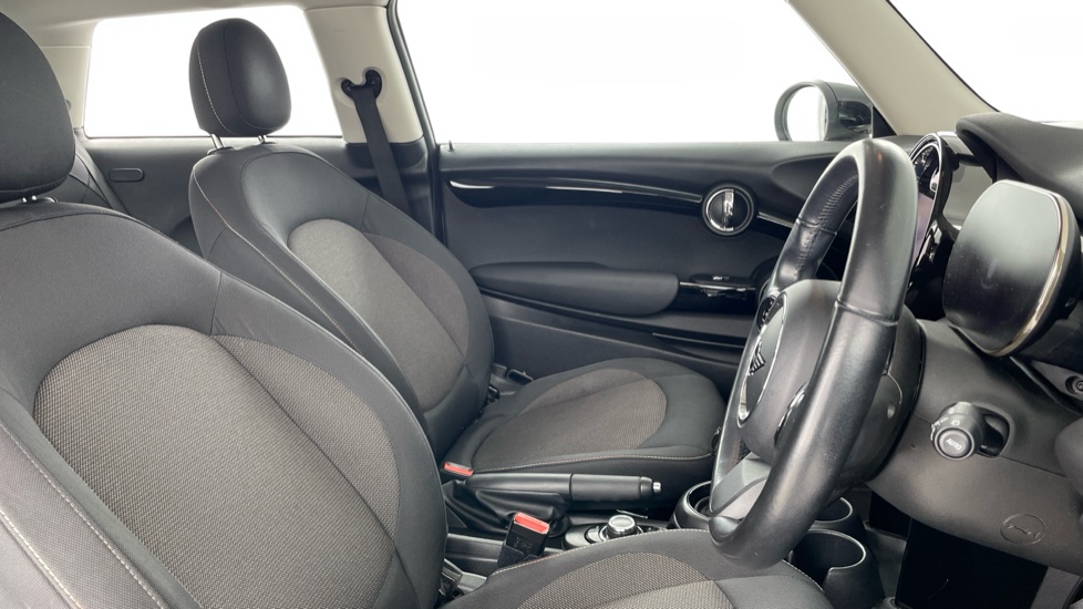 MINI Hatchback 1.5 Cooper Classic 3dr Auto [Comfort/Nav Pack] Petrol Hatchback - Image 11