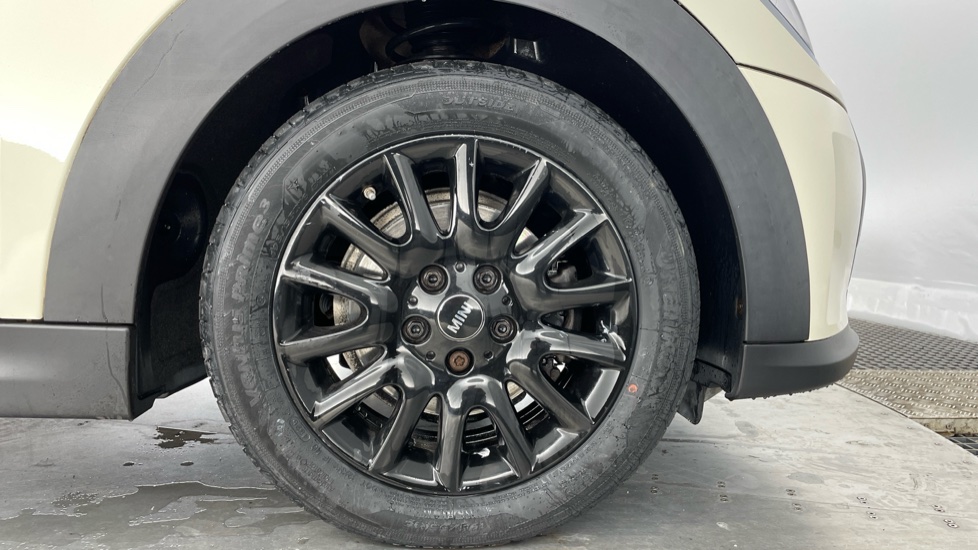 MINI Hatchback 1.5 Cooper Classic 3dr Auto [Comfort/Nav Pack] Petrol Hatchback - Image 14