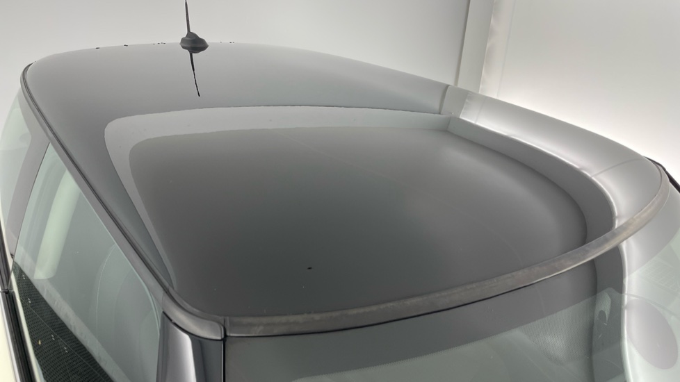 MINI Hatchback 1.5 Cooper Classic 3dr Auto [Comfort/Nav Pack] Petrol Hatchback - Image 21