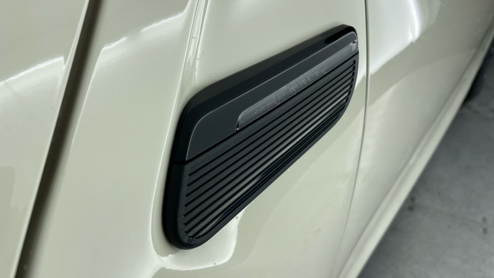 MINI Hatchback 1.5 Cooper Classic 3dr Auto [Comfort/Nav Pack] Petrol Hatchback - Image 25