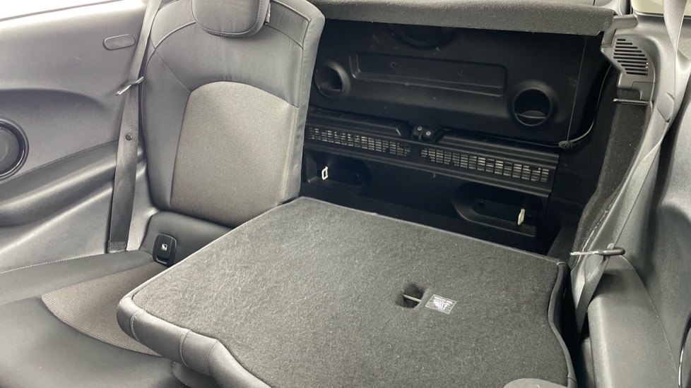 MINI Hatchback 1.5 Cooper Classic 3dr Auto [Comfort/Nav Pack] Petrol Hatchback - Image 35