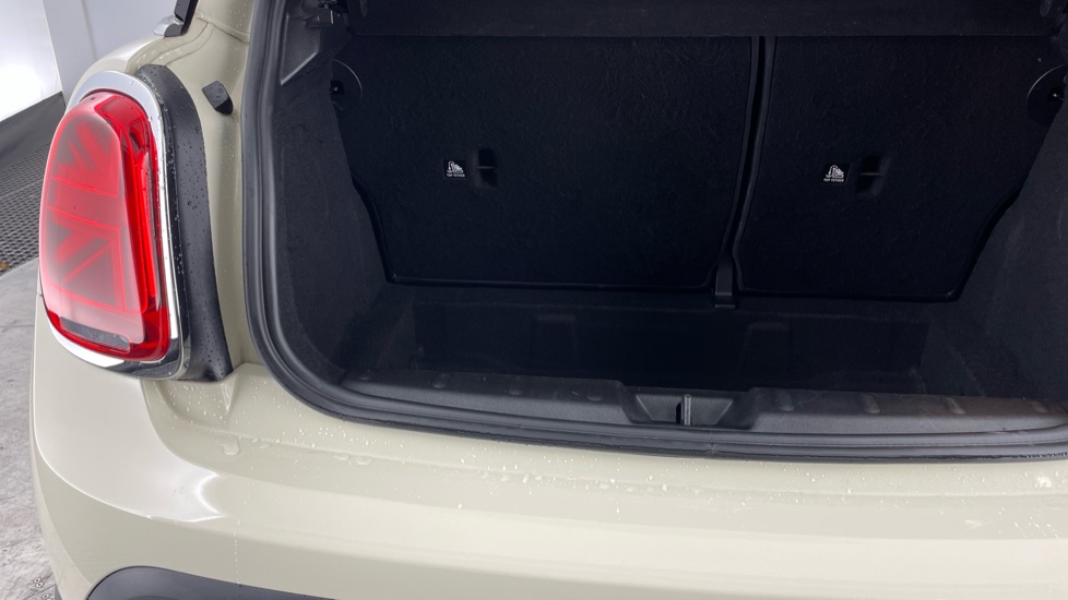 MINI Hatchback 1.5 Cooper Classic 3dr Auto [Comfort/Nav Pack] Petrol Hatchback - Image 36