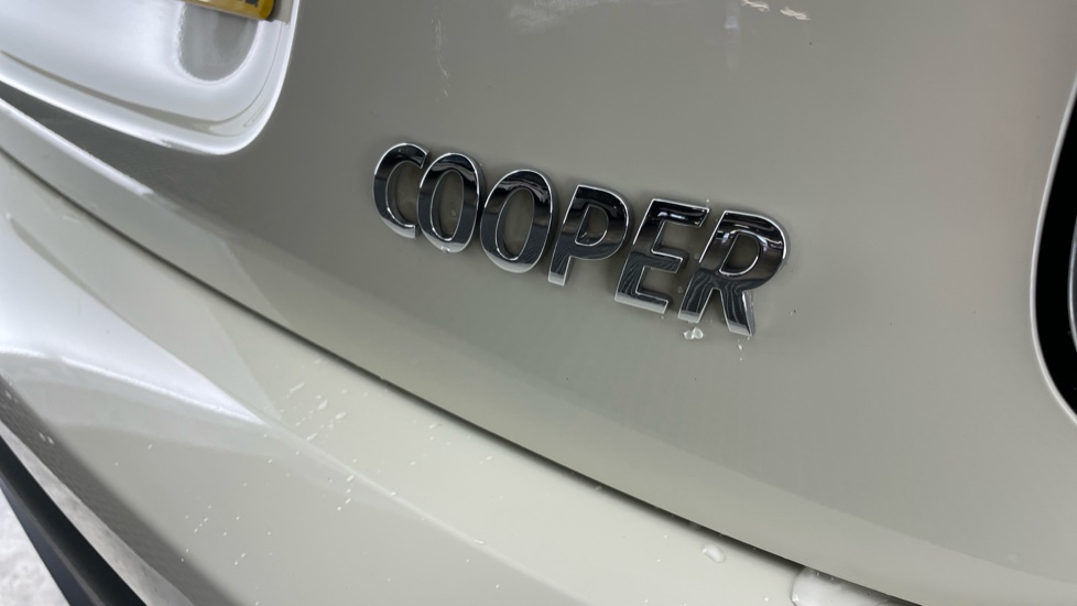 MINI Hatchback 1.5 Cooper Classic 3dr Auto [Comfort/Nav Pack] Petrol Hatchback - Image 39
