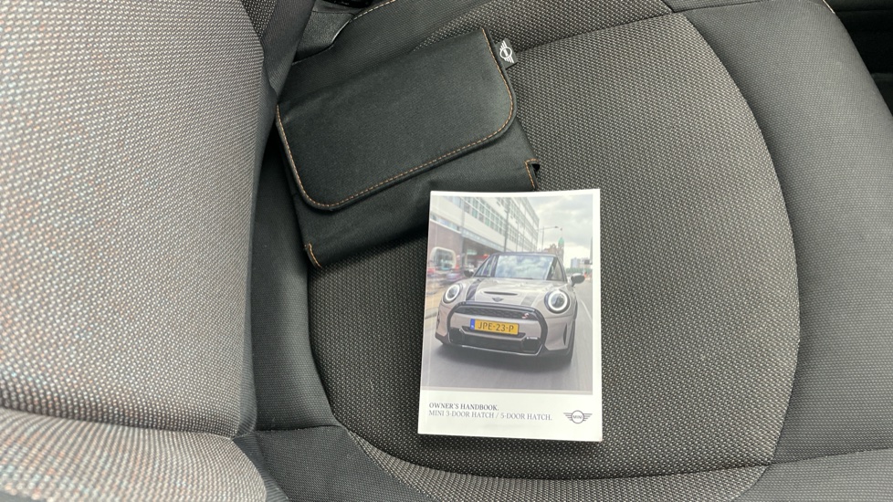 MINI Hatchback 1.5 Cooper Classic 3dr Auto [Comfort/Nav Pack] Petrol Hatchback - Image 61