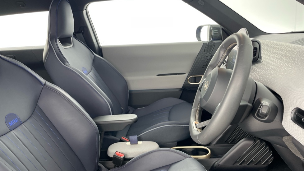 MINI Cooper 160kW SE Exclusive 54kWh 3dr Auto Electric Hatchback - Image 11