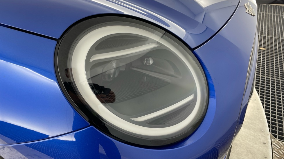 MINI Cooper 160kW SE Exclusive 54kWh 3dr Auto Electric Hatchback - Image 23