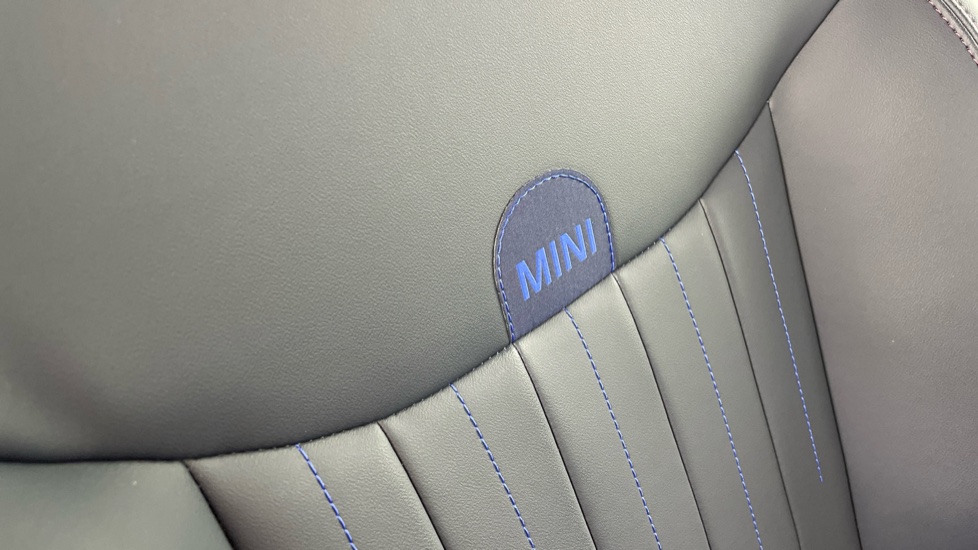MINI Cooper 160kW SE Exclusive 54kWh 3dr Auto Electric Hatchback - Image 49