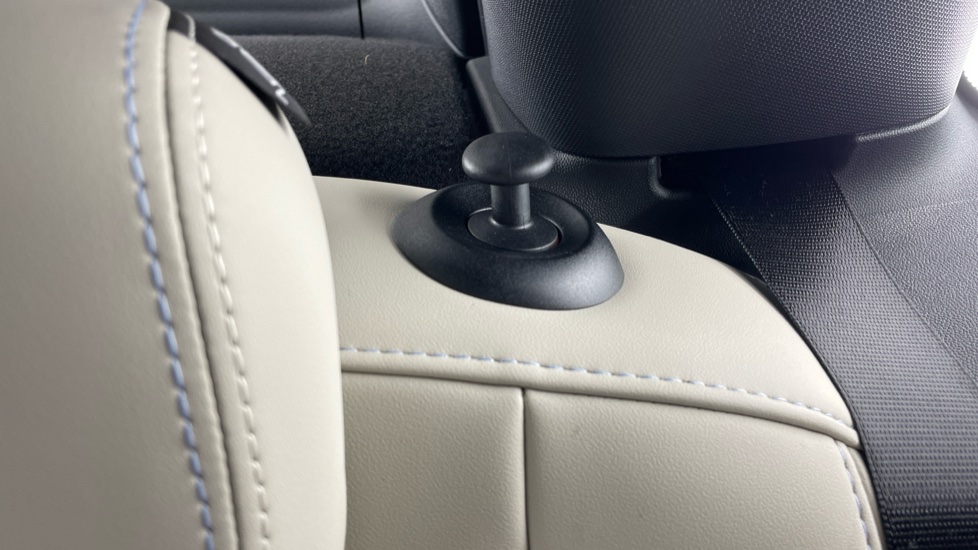 MINI Cooper 1.5 C Exclusive 5dr Auto Petrol Hatchback - Image 35