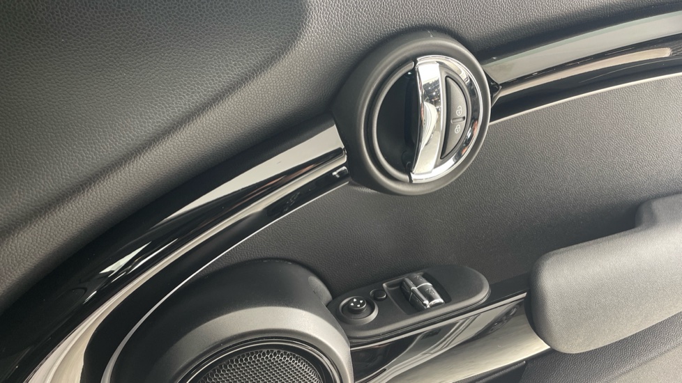 MINI Hatchback 1.5 Cooper Sport 3dr Petrol Hatchback - Image 20