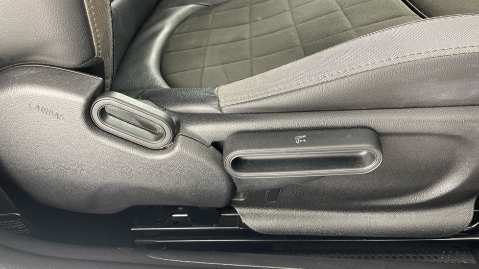 MINI Hatchback 1.5 Cooper Sport 3dr Petrol Hatchback - Image 44