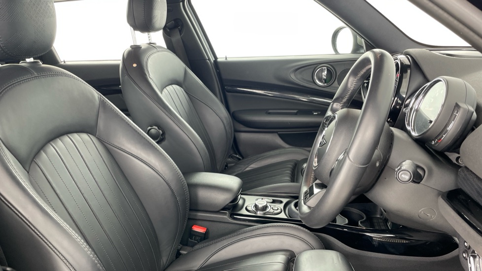 MINI Clubman 1.5 Cooper Exclusive 6dr Petrol Estate - Image 11