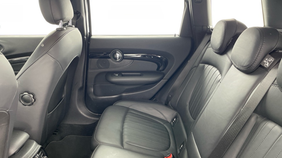 MINI Clubman 1.5 Cooper Exclusive 6dr Petrol Estate - Image 12