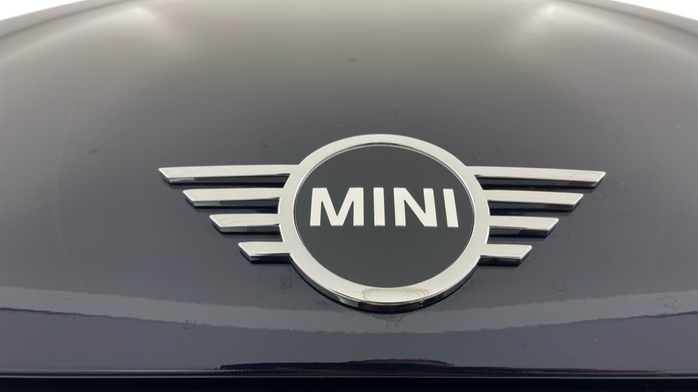 MINI Clubman 1.5 Cooper Exclusive 6dr Petrol Estate - Image 24