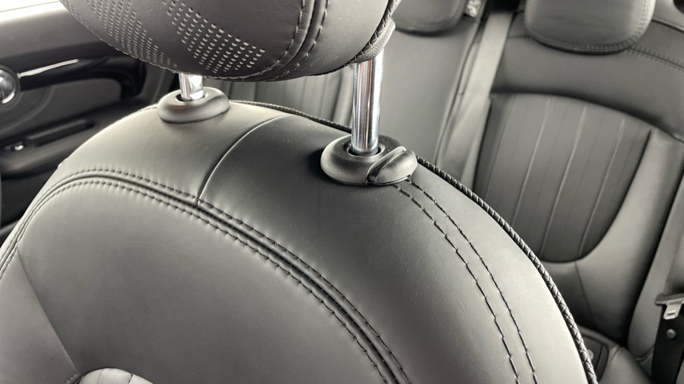 MINI Clubman 1.5 Cooper Exclusive 6dr Petrol Estate - Image 29