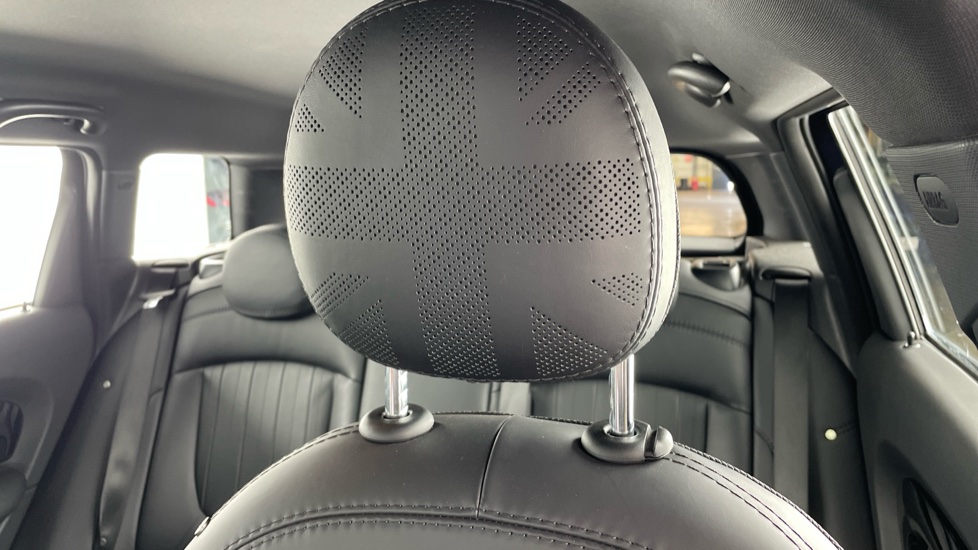 MINI Clubman 1.5 Cooper Exclusive 6dr Petrol Estate - Image 30