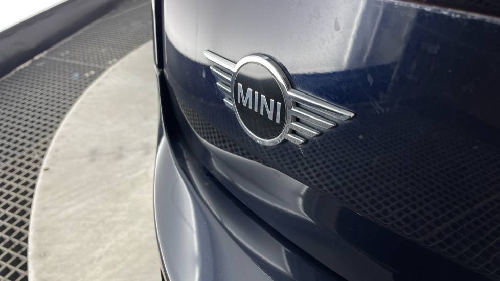 MINI Clubman 1.5 Cooper Exclusive 6dr Petrol Estate - Image 47