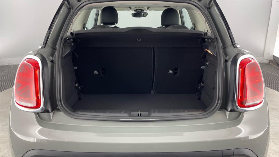 MINI Hatchback 1.5 Cooper Classic 3dr Auto Petrol Hatchback - Image 13