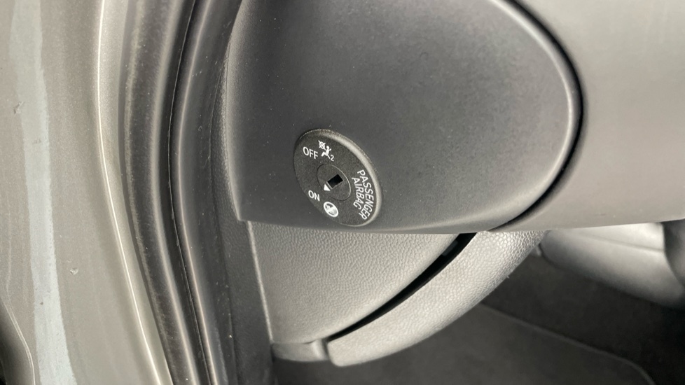 MINI Hatchback 1.5 Cooper Classic II 5dr Petrol Hatchback - Image 29